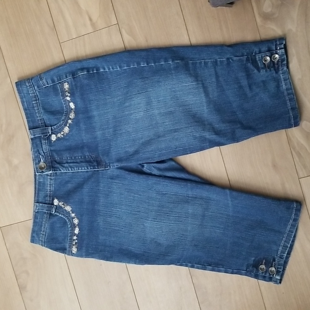 Gloria Vanderbilt Blue Denim Embellished Capris